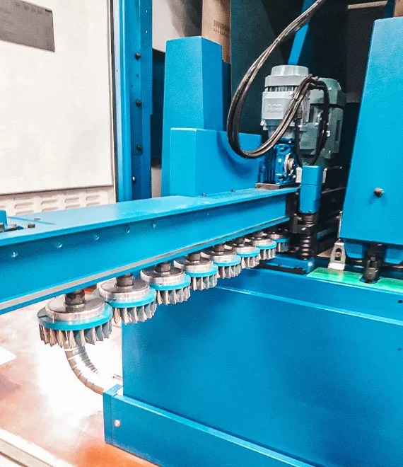 Grinding after laser cutting LANKMETA metalo lankstymas