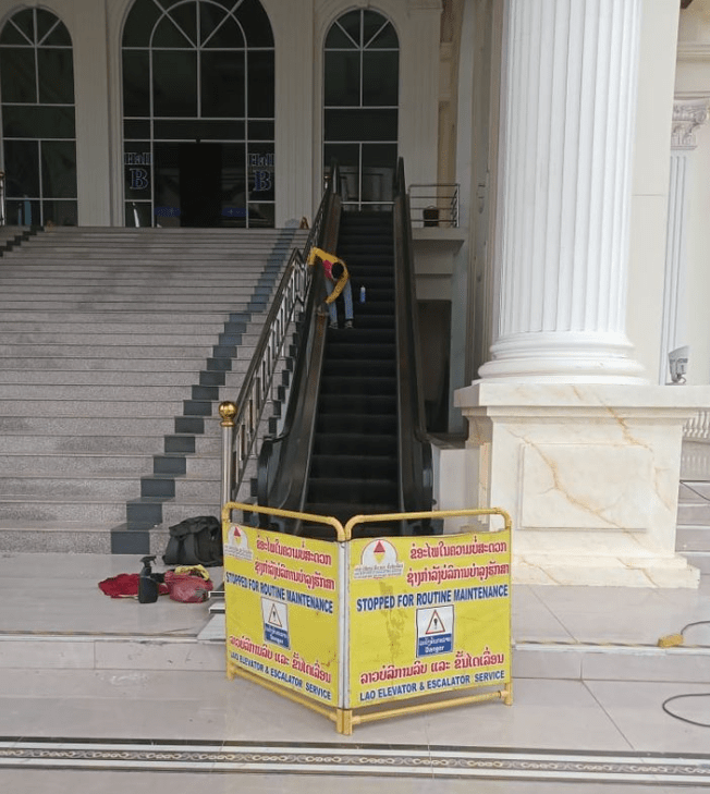 ບໍາລຸງຮັກສາຂັ້ນໄດເລື່ອນປະຈໍາເດືອນໃນ Saint Phila Convention Hall LAO