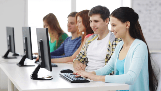 â‚¬145,000 fund to assist Laois and Offaly third level students with