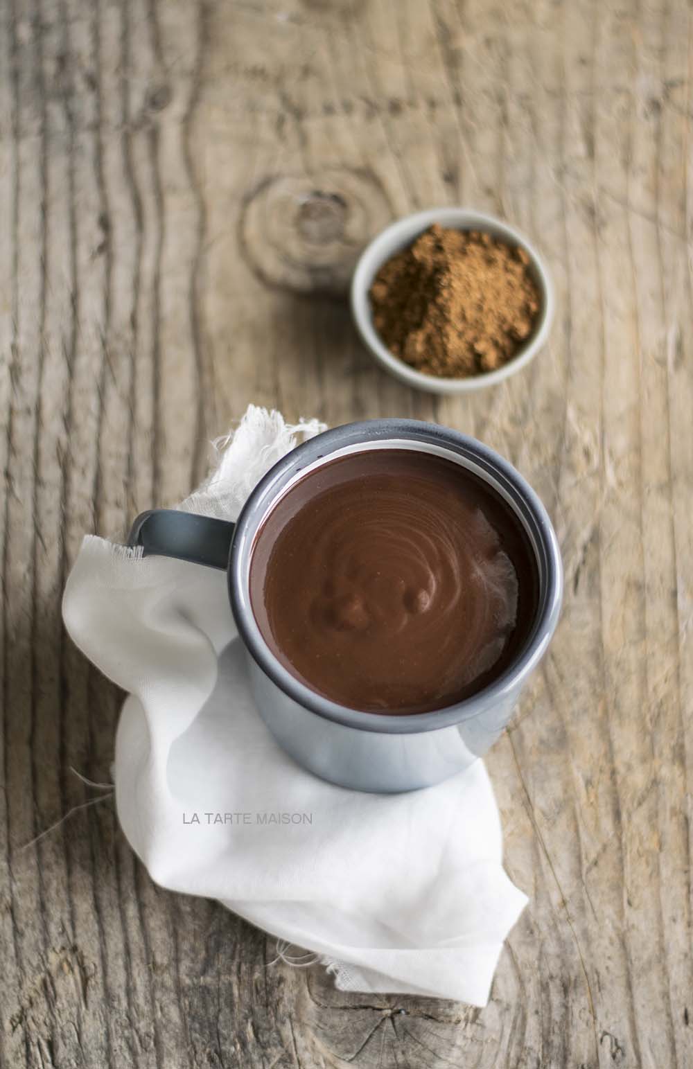 Cioccolata calda al profumo di spezie (con latte di mandorle) La