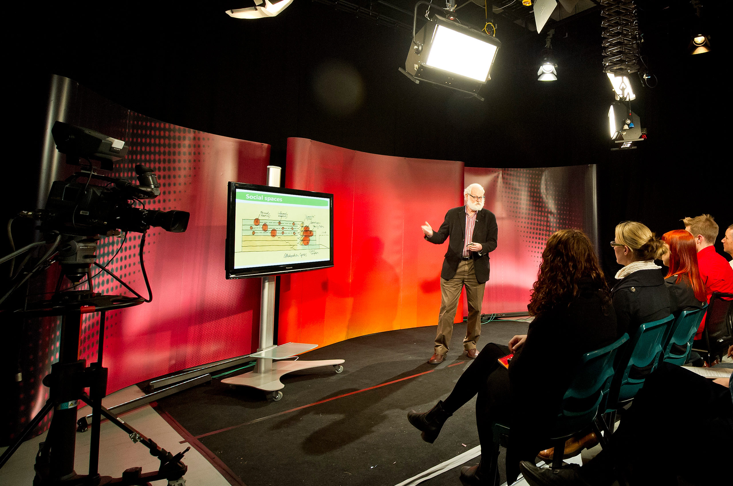 Rescuing the red crabs of Christmas Island, News, La Trobe University