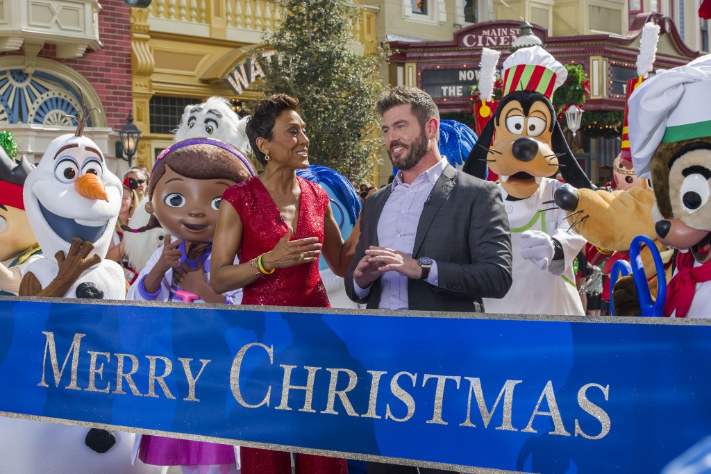 Disney Christmas 2023 Hosts Disney Parks Christmas Celebration Bingo