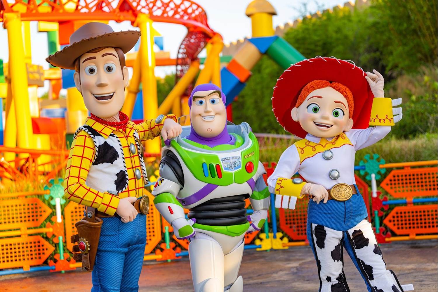 Comparing Character Pay at Disneyland and Walt Disney World as