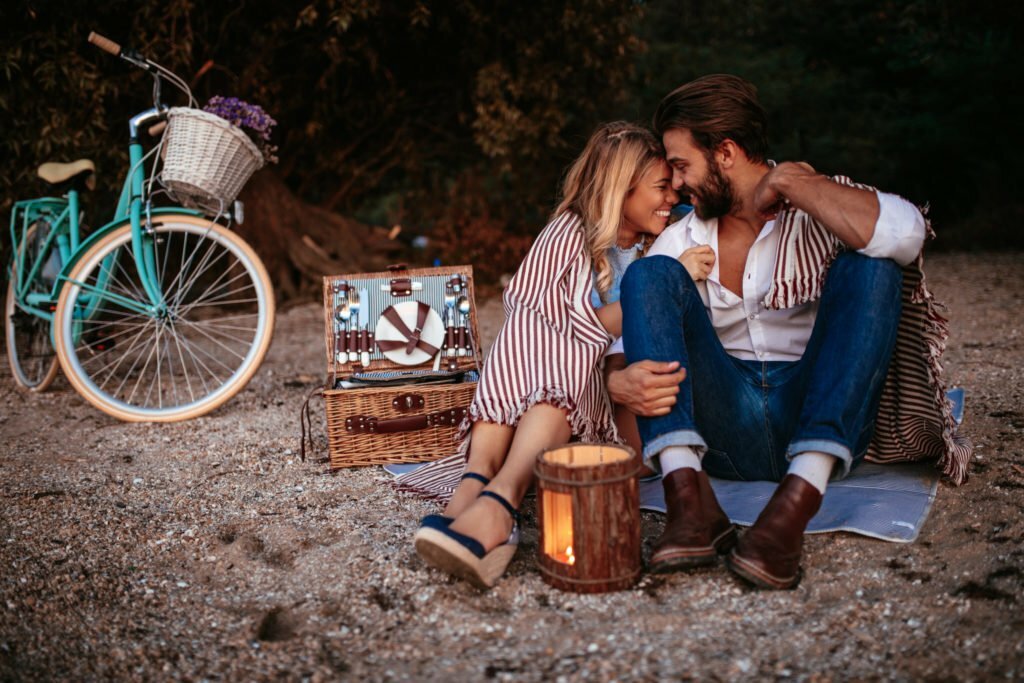 3 Ideas for a Perfect Picnic Date LAUSD.