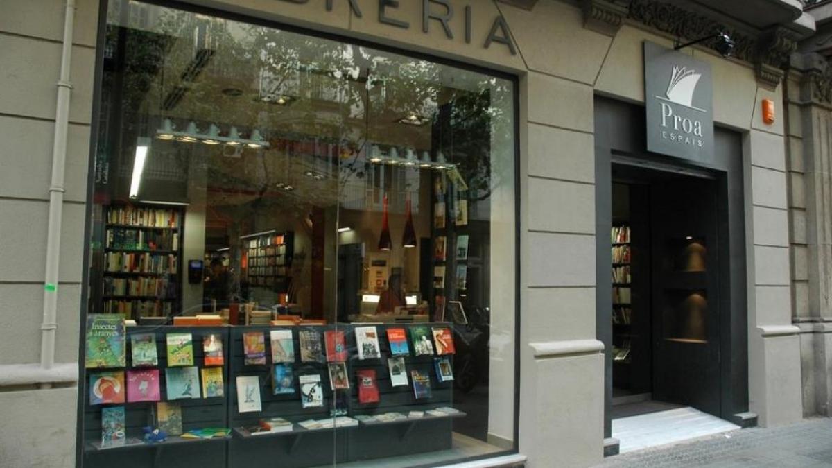 Cierra la emblemática librería Proa Espais de Barcelona