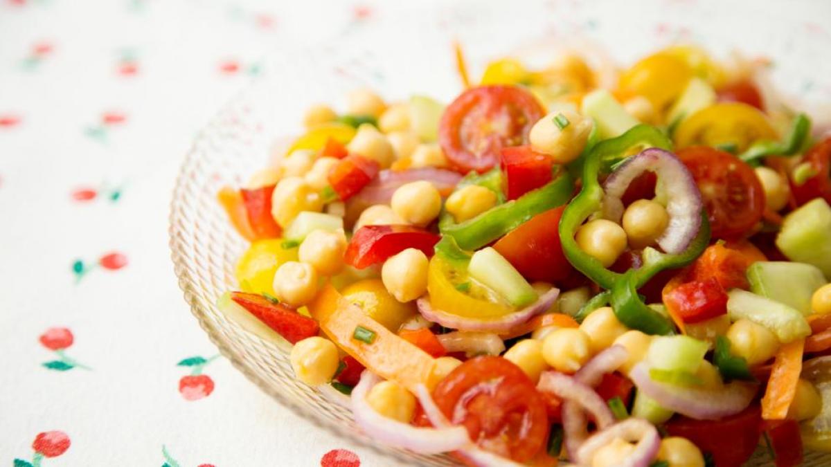 Recetas Cuídate con esta nutritiva ensalada de garbanzos