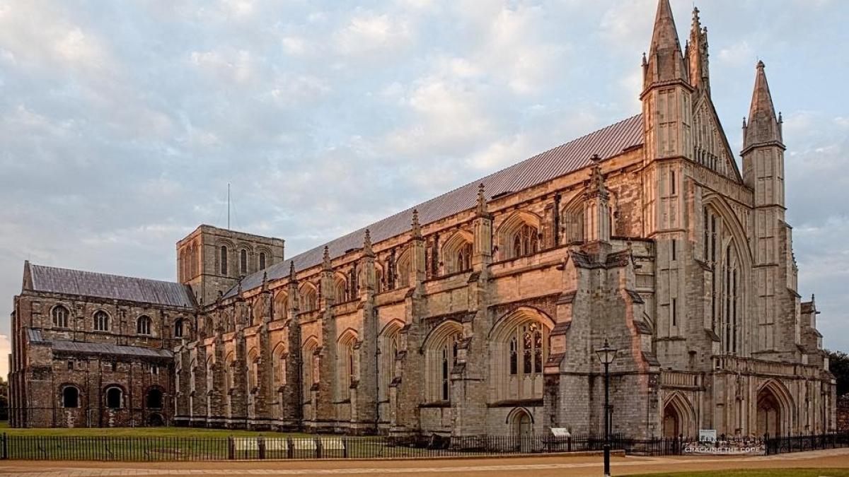 El submarinista que salvó la catedral de Winchester