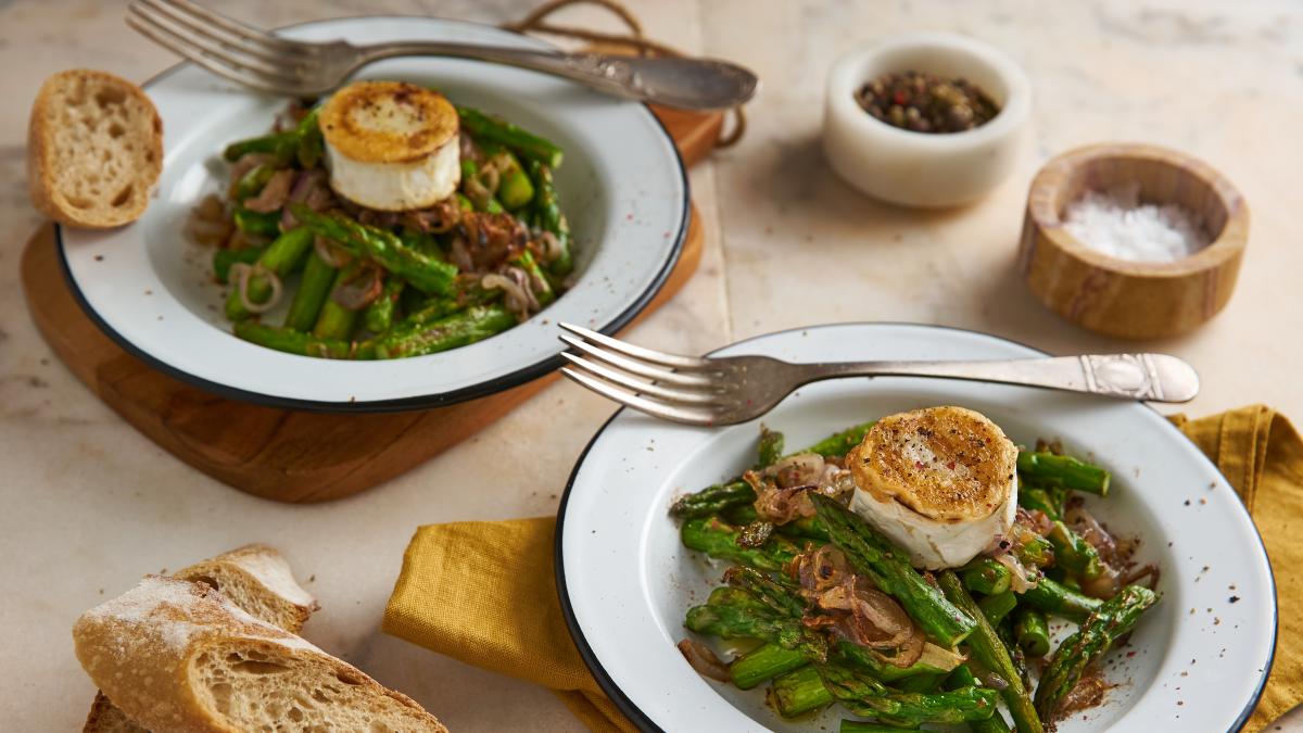 Receta y cómo preparar espárragos trigueros con queso de cabra