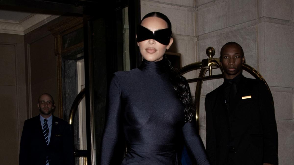Kim Kardashian se va de cita con Kanye West dándole un giro radical a