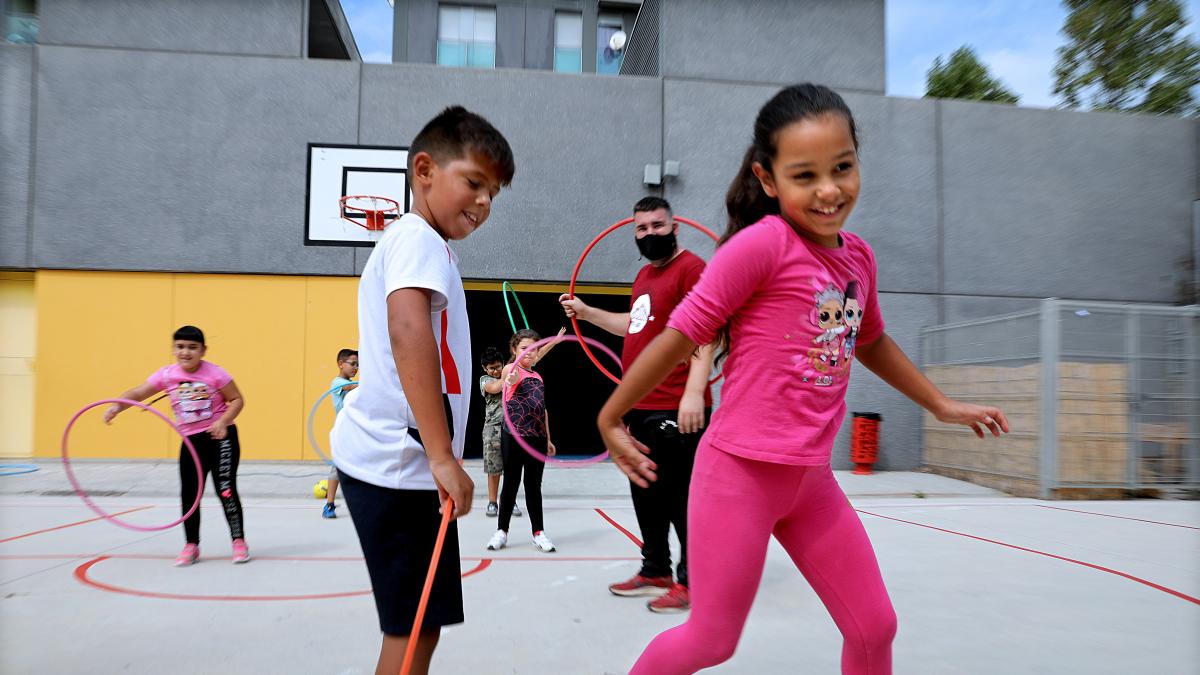 Patio de recreo prohibido jugar, por Joaquín Luna