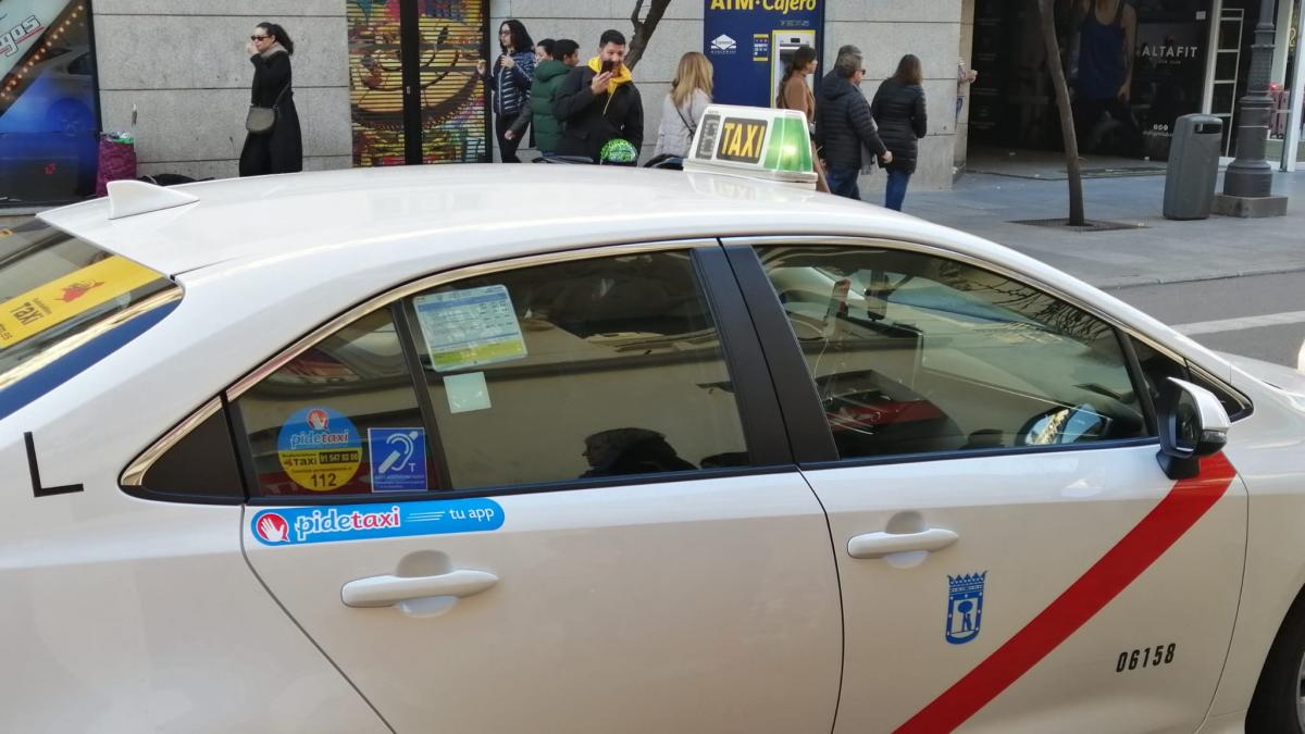 El taxi sube en Madrid y eleva tres euros la tarifa para ir al