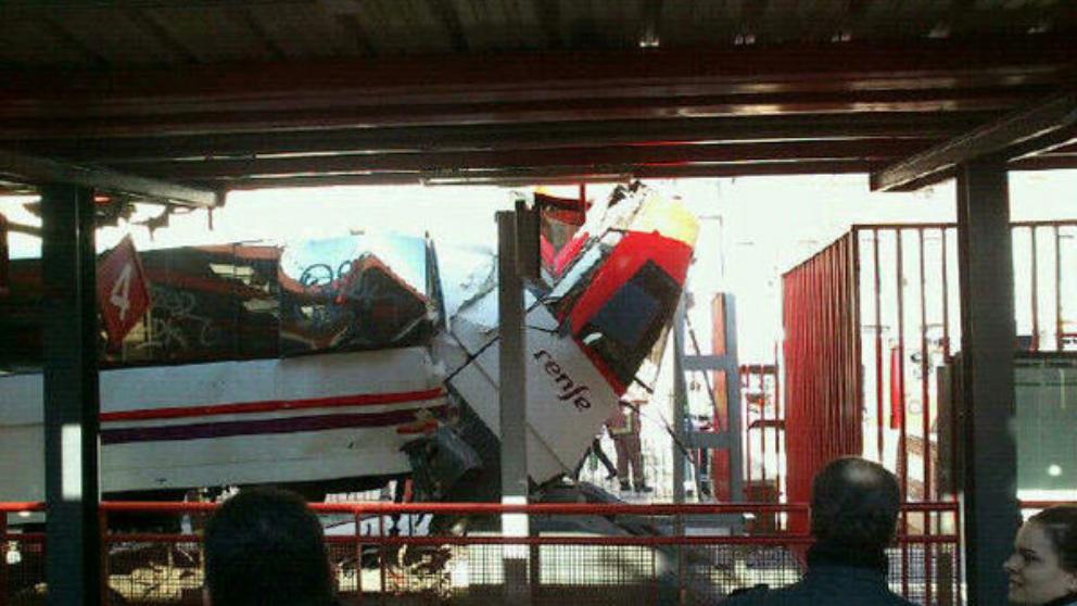 Un choque de trenes en la estación del Clot causa al menos 25 heridos