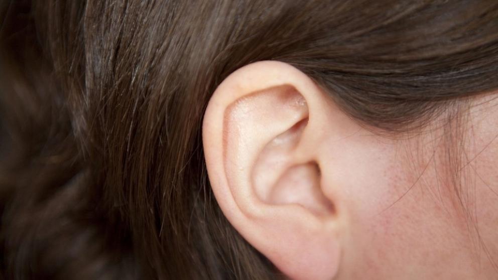 Tener un pliegue diagonal en el lóbulo de la oreja, marcador de riesgo