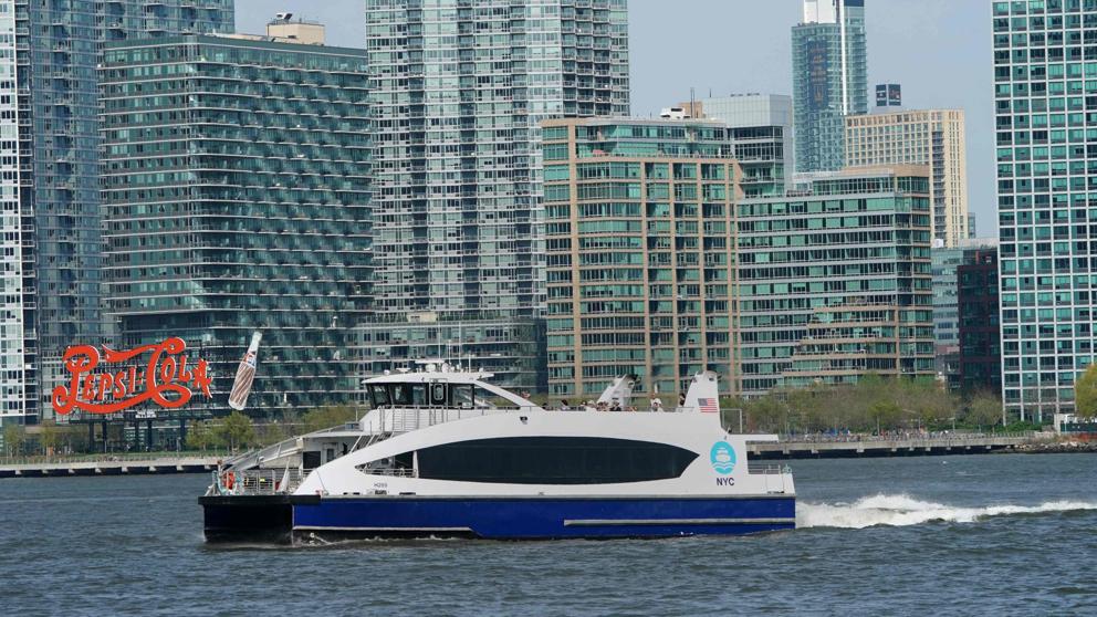 Fácil y barato así funciona el ferry que une Brooklyn y Queens con