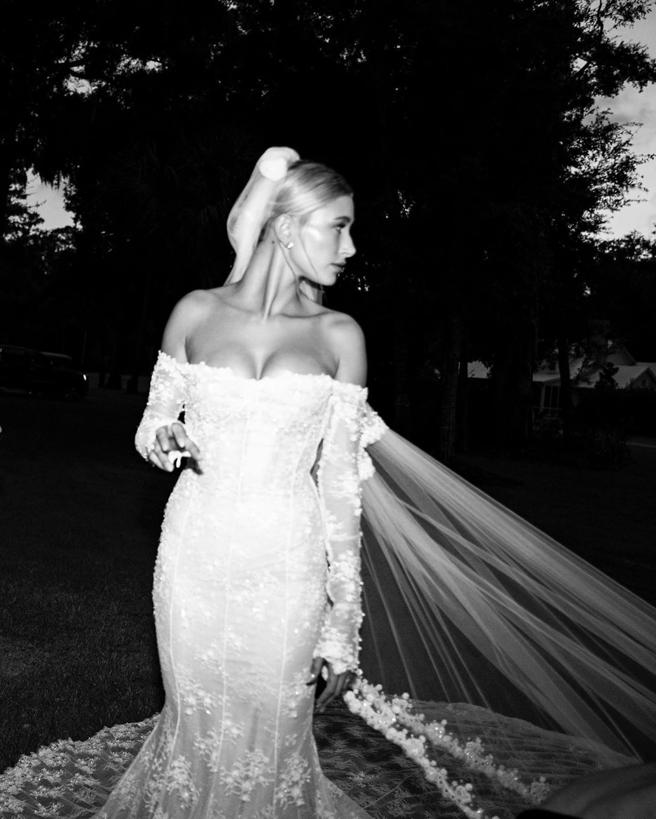 Hayley Baldwin Salen a la luz las fotos inéditas del vestido de novia