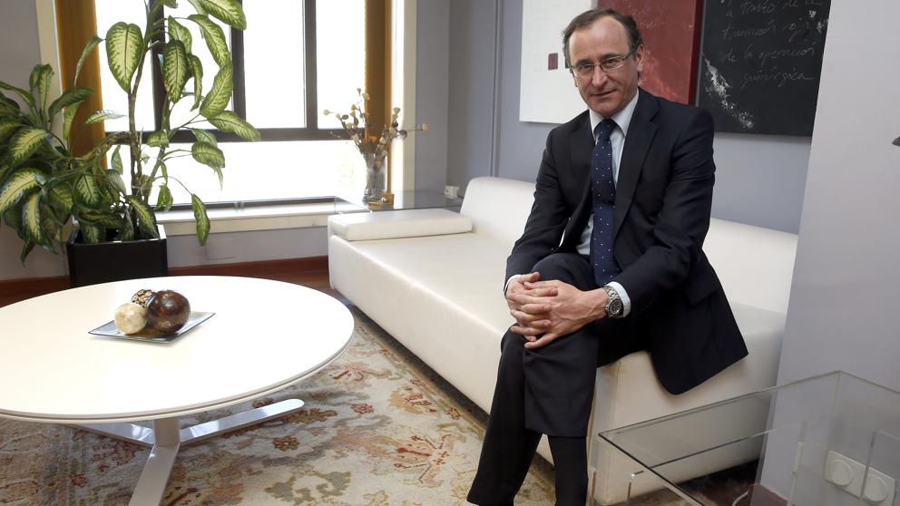 Alfonso Alonso; el primer alcalde que tuvo el PP en el País Vasco deja