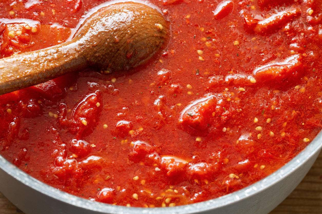 ¿Cuánto dura una salsa de tomate abierta en la nevera?