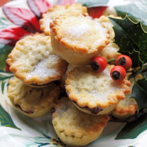 This recipe makes 12 fruit mince pies.