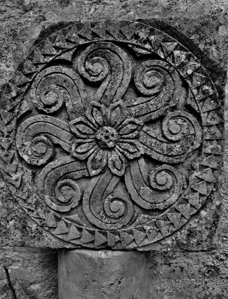 Gioia del Colle, riemerge un antico fregio del Castello La Voce News