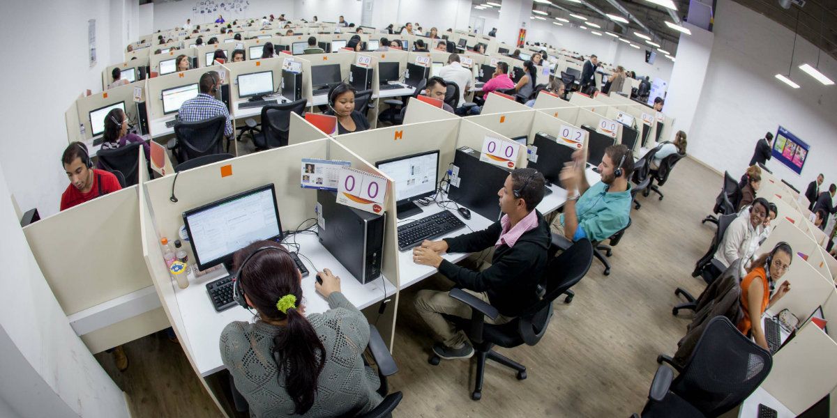 El Grupo SantalucÃ­a cerrarÃ¡ 53 'call centers' en AndalucÃ­a solo