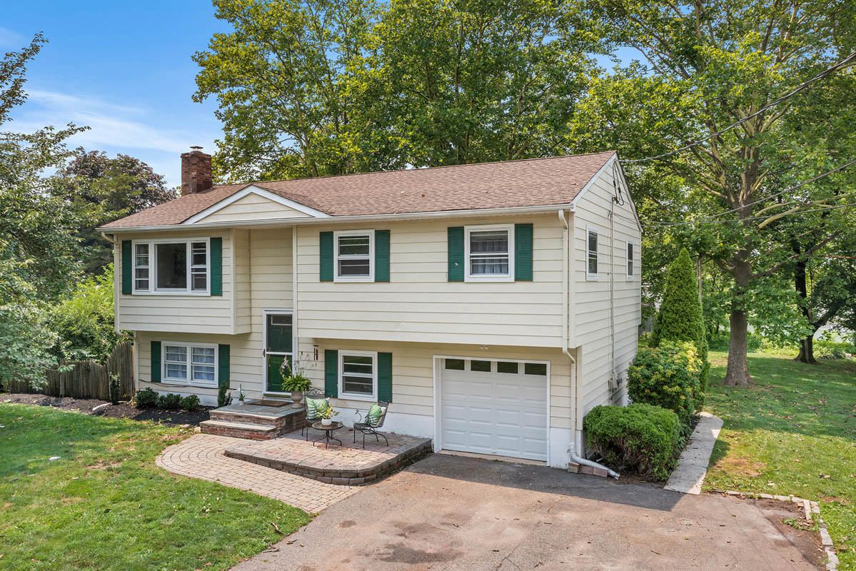 12 Ridge Road, Raritan Township Leaf, Realtors