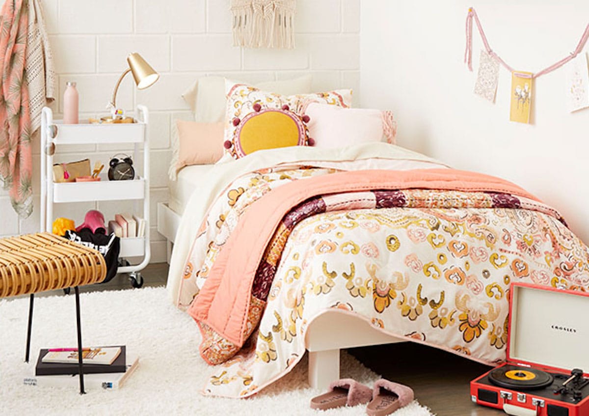 18 Dorm Room Essentials You Must Pack 2024