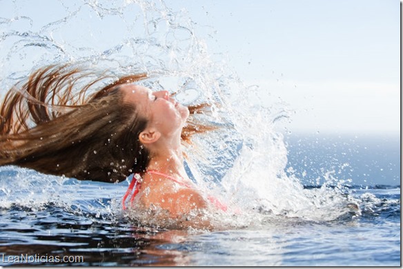 Agua de mar ¿buena o mala para el cabello?