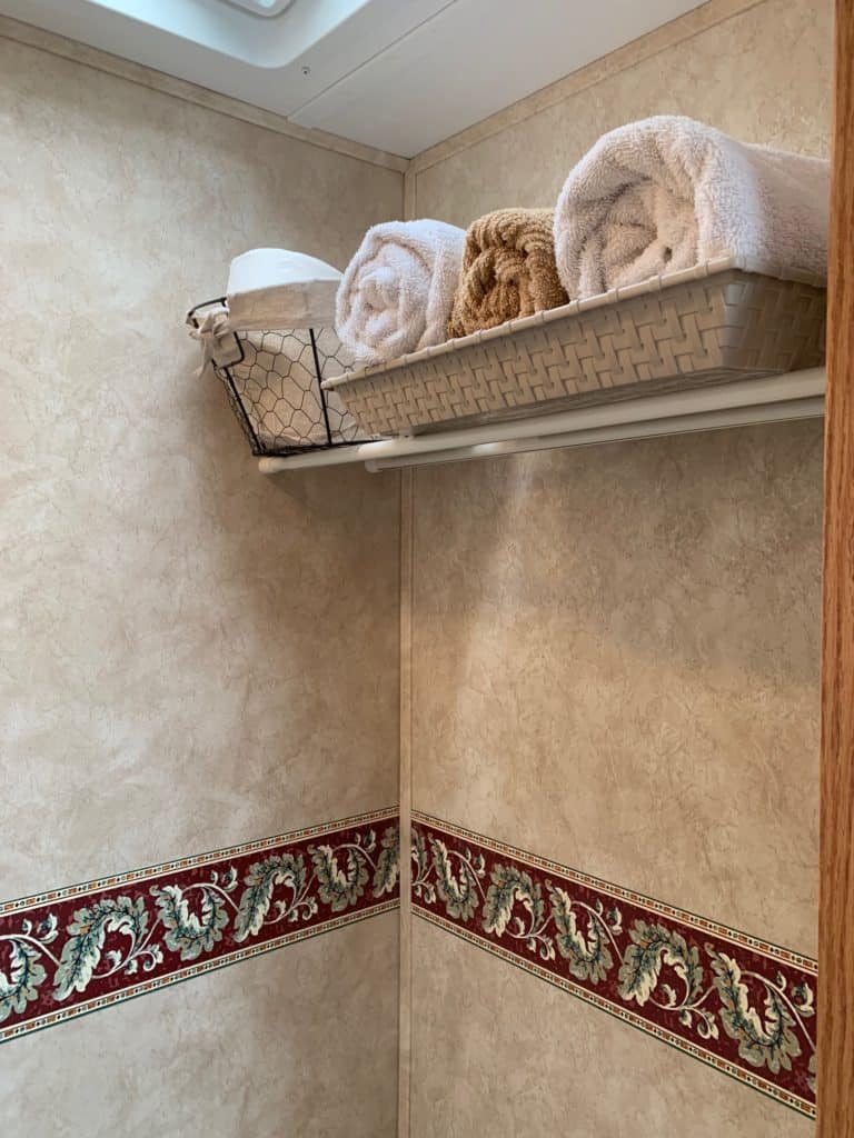 17 clever uses for Tension Rods to organize your home [without tools