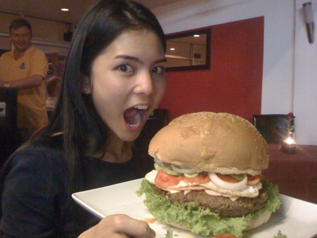 ฺฺBangkok’s Biggest Burger!! Learn Thai with Mod