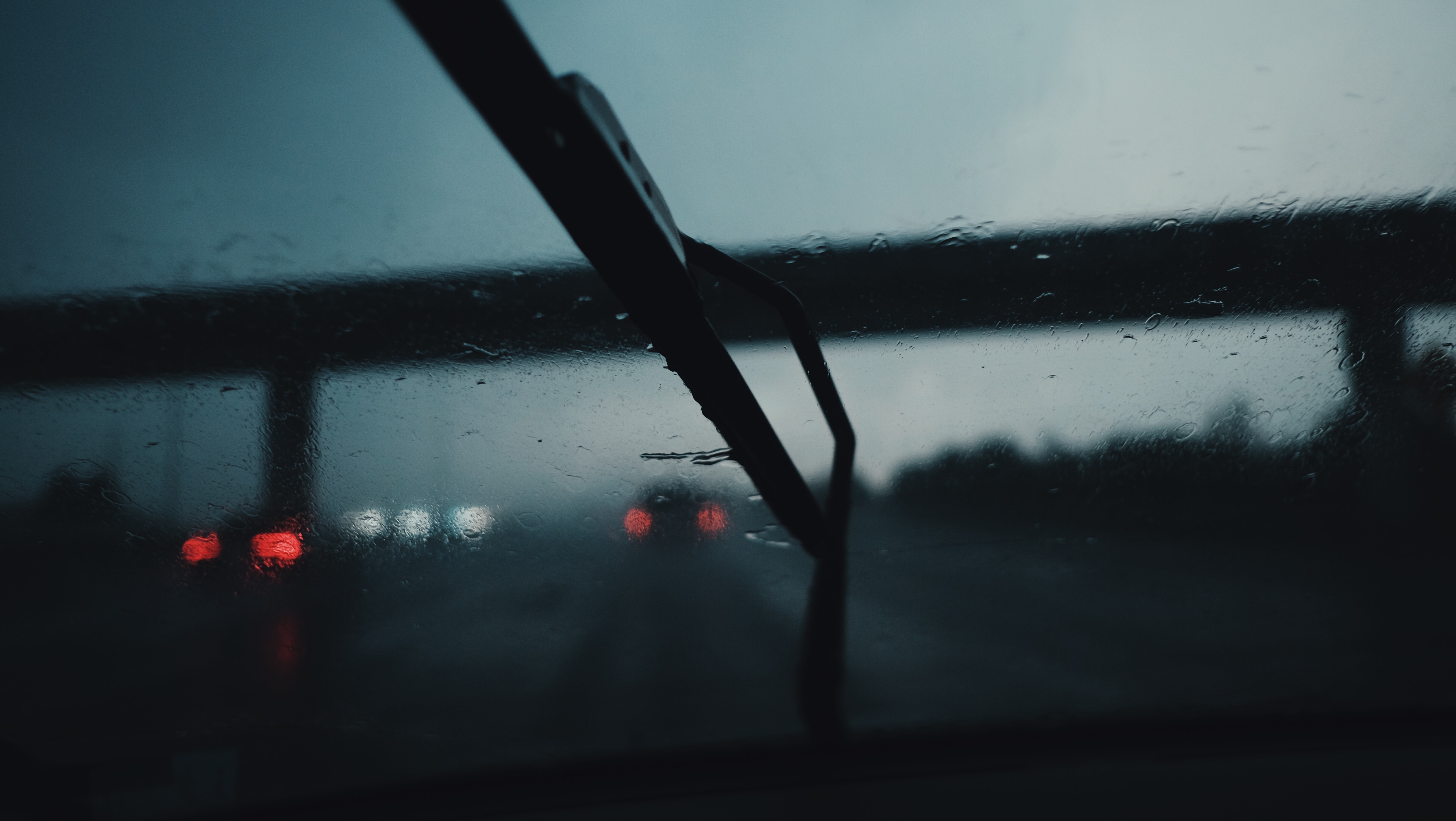 How Long Can One Drive With a Cracked Windshield • LeaseCosts Canada