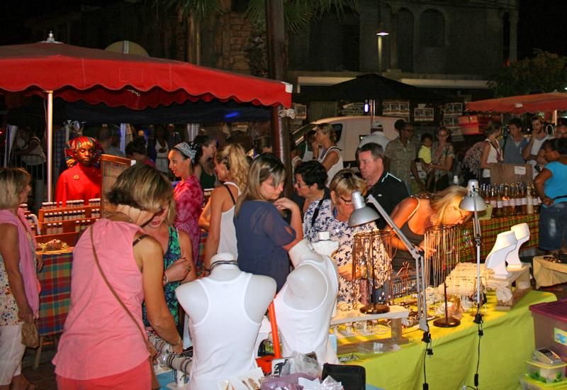 Marché nocturne Sainte Anne, Guadeloupe Le Lagon Bleu