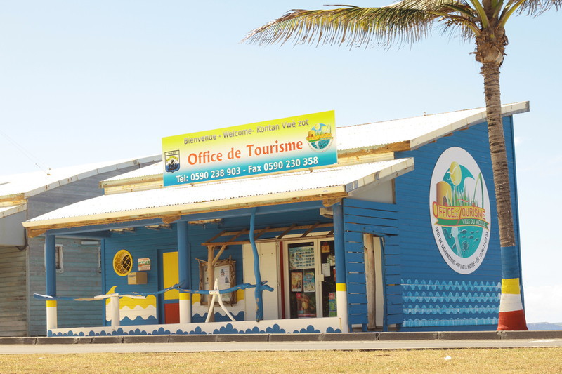 LES OFFICES DE TOURISME DE LA GUADELOUPE Le lagon Bleu