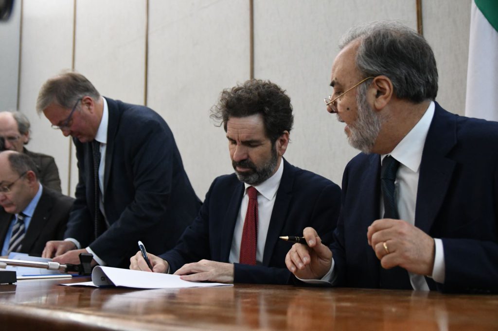 40°40′42.13″n 14°46′27.59″e / 40.67837°n 14.77433°e. INTESA PER LA CITTADELLA DELLA GIUSTIZIA : LecceCronaca.it