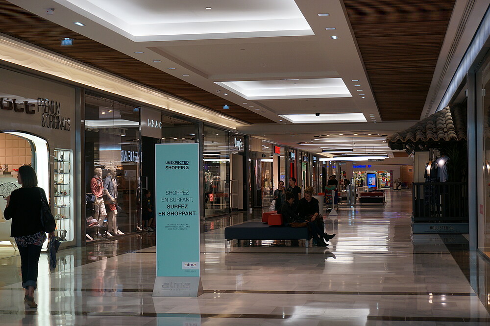 Exterior and interior lighting Centre Commercial Alma LED Linear™