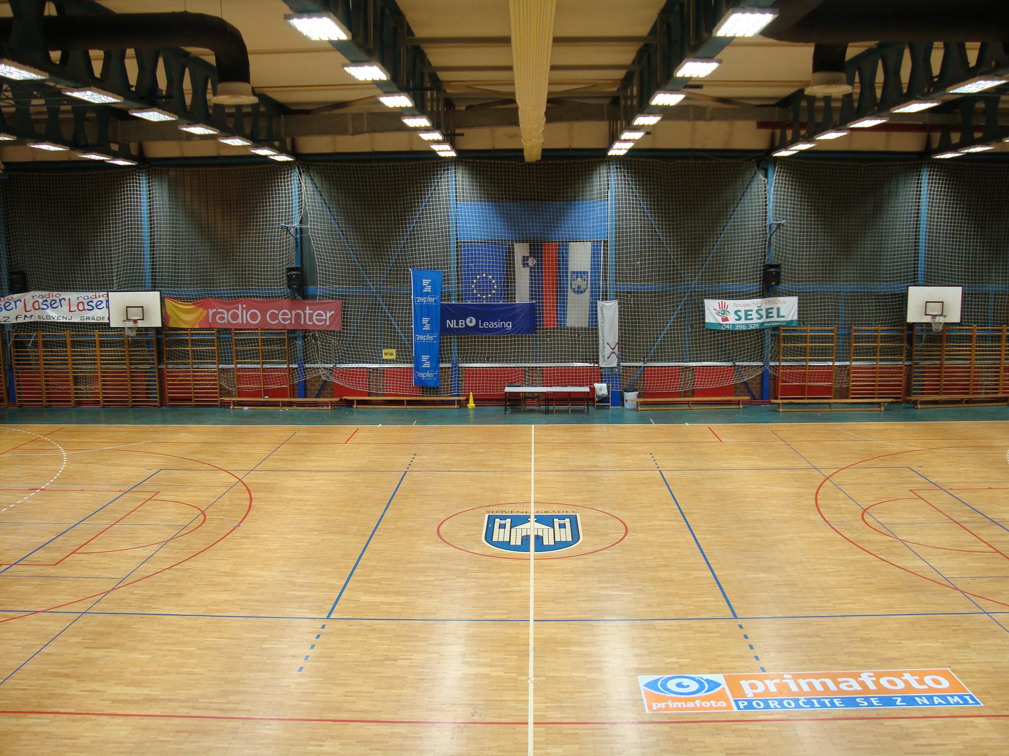 Increased Energy Efficiency with LED Lighting in a Sports Hall LED LUKS