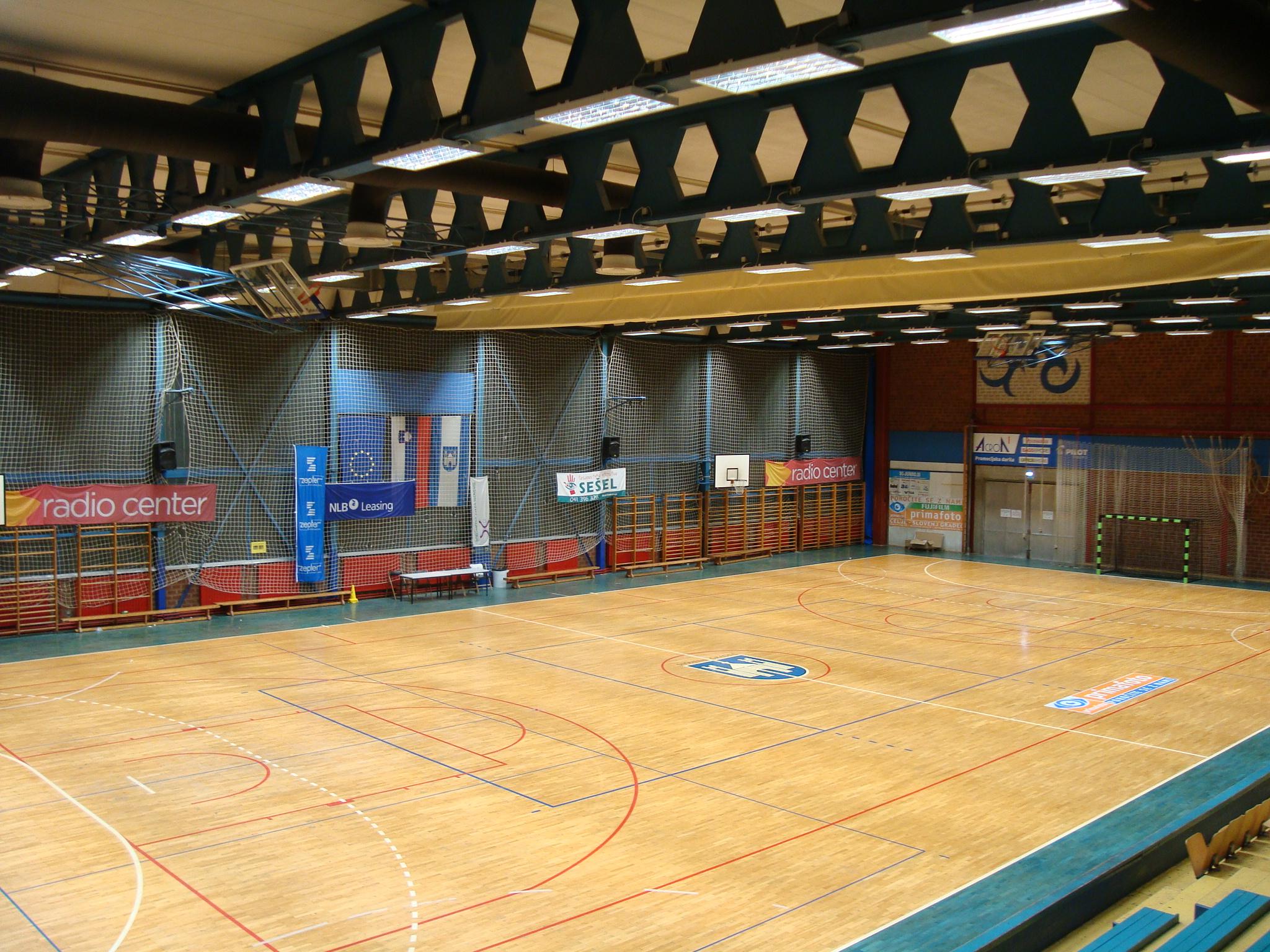 Increased Energy Efficiency with LED Lighting in a Sports Hall LED LUKS