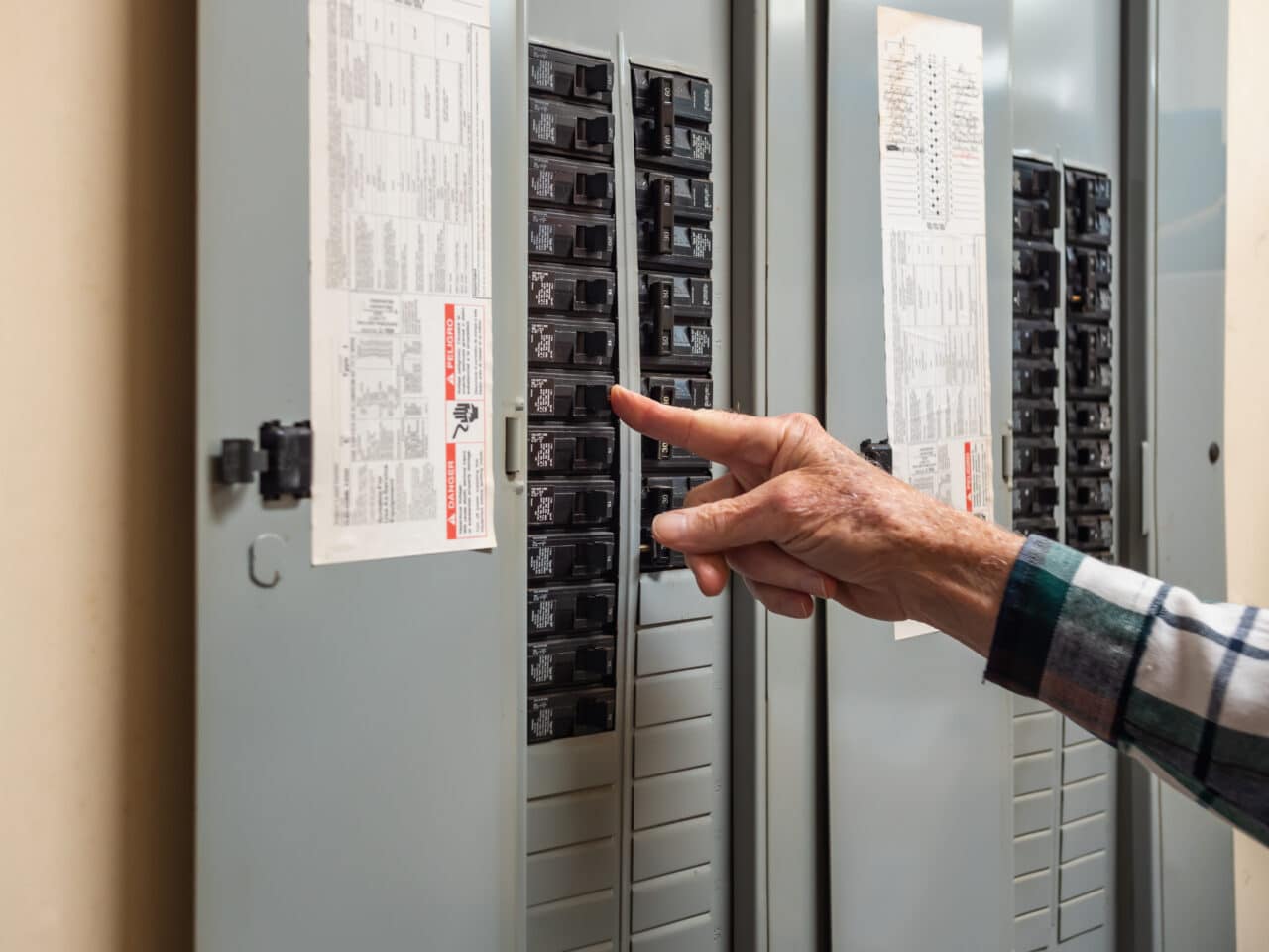 How to Deal with Tripped Circuit Breakers and Blown Fuses
