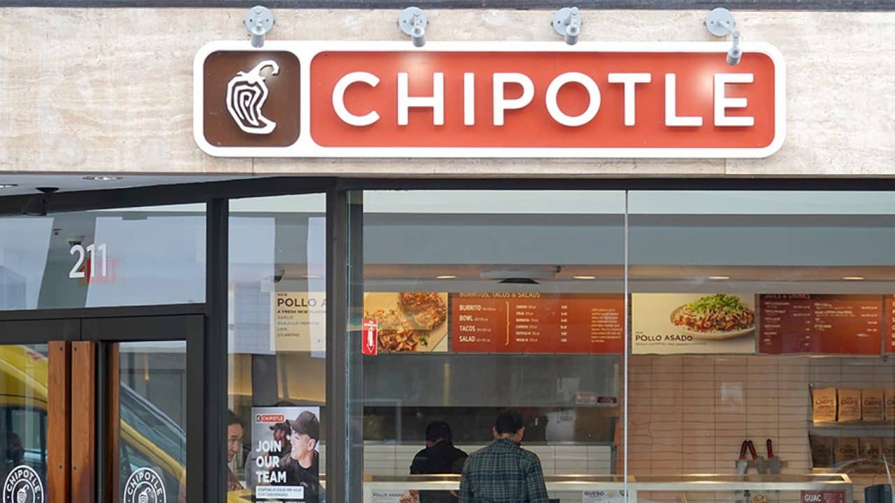 Chipotle Closes First Unionized Store, but Organization Momentum