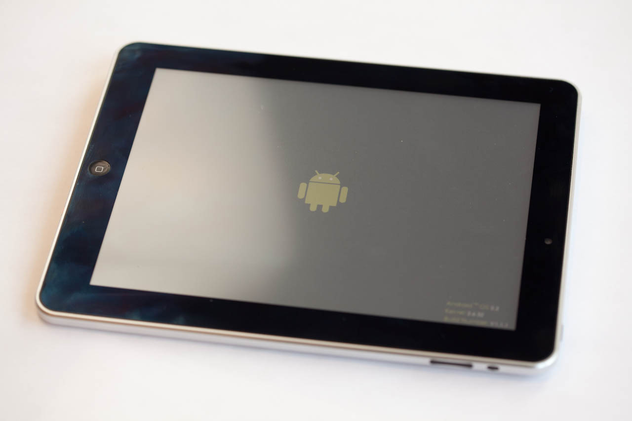 An iPad 1 with a forward facing camera … and with 128 GB memory? The