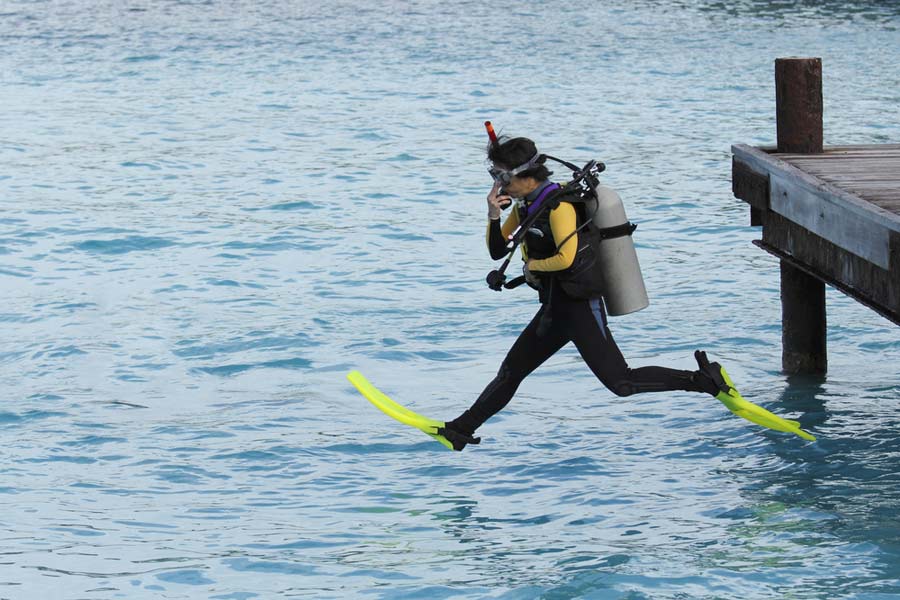 4 Methods of Water Entry for Scuba Divers AquaViews