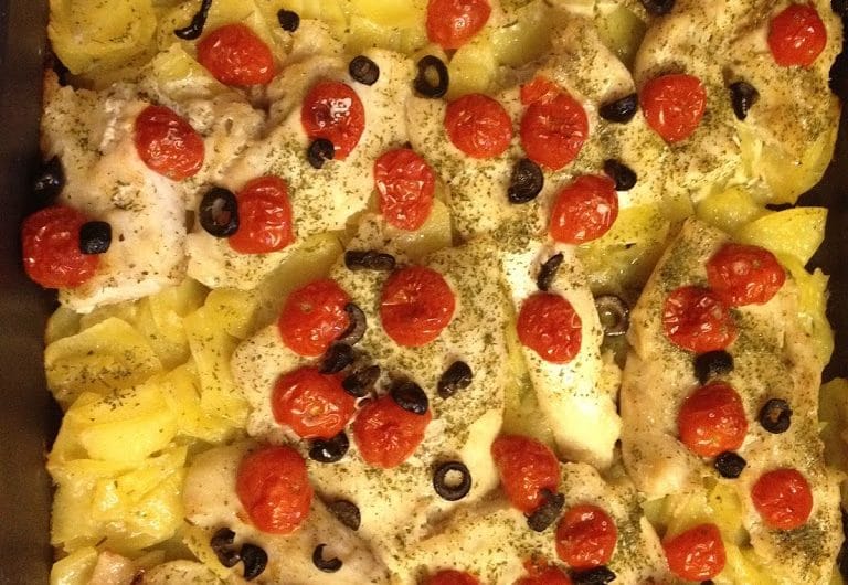 Ora è il momento di lavare i filetti di platessa; Pesce Persico Con Patate Pomodorini E Olive Nere