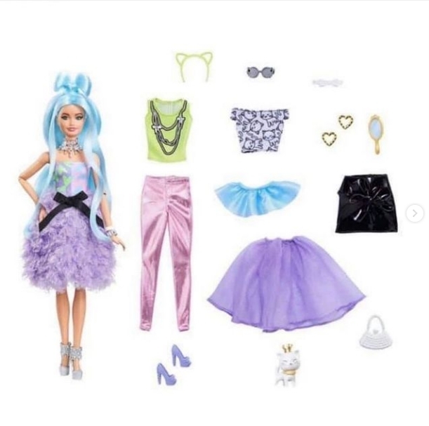 Barbie Extra Doll & Accessories Set with Mix & Match Pieces for 30+ Looks