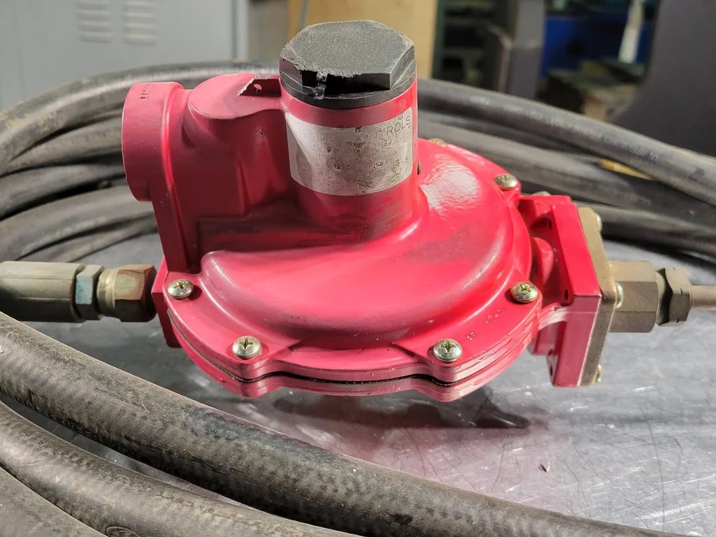 LPGas Regulator 810L w/ Gas Hose