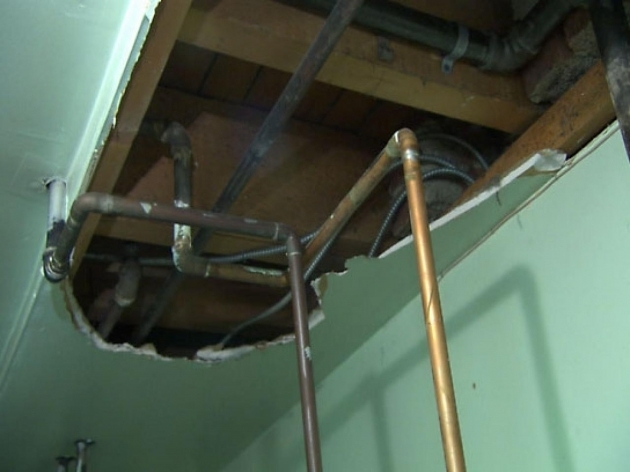 Water Leaking From Under Bathtub Bathtub Designs