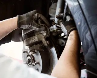 Brake Servicing & Inspection Guide - Les Schwab