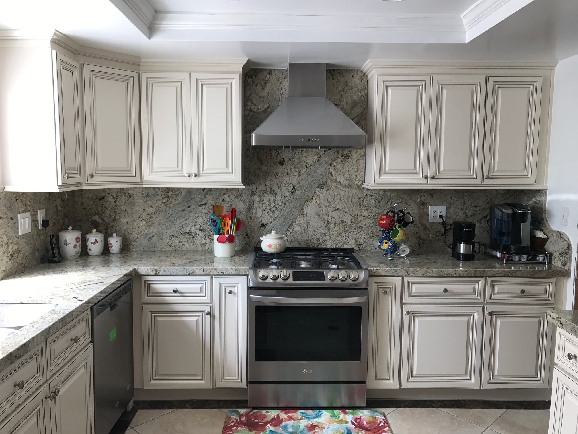 Antique White Glaze Lesso Kitchen and Bath