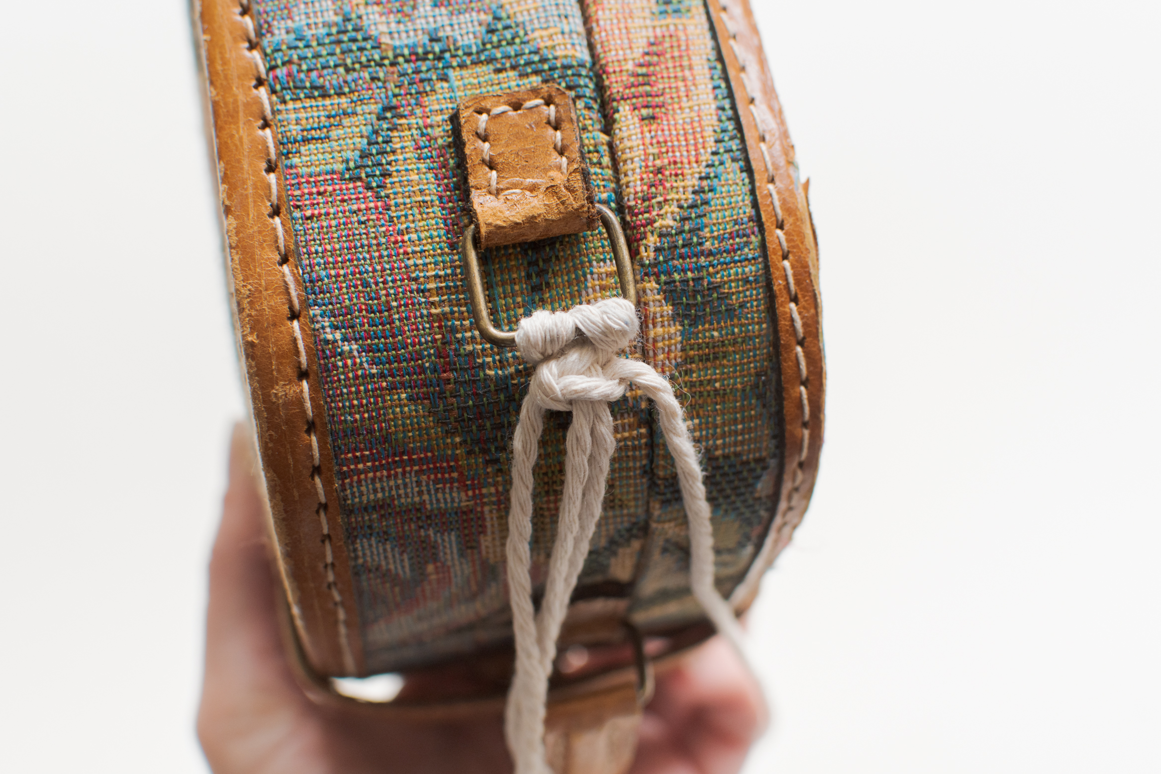 RÉPARER L'ANSE D'UN SAC GRÂCE AU MACRAMÉ Les yeux en amande