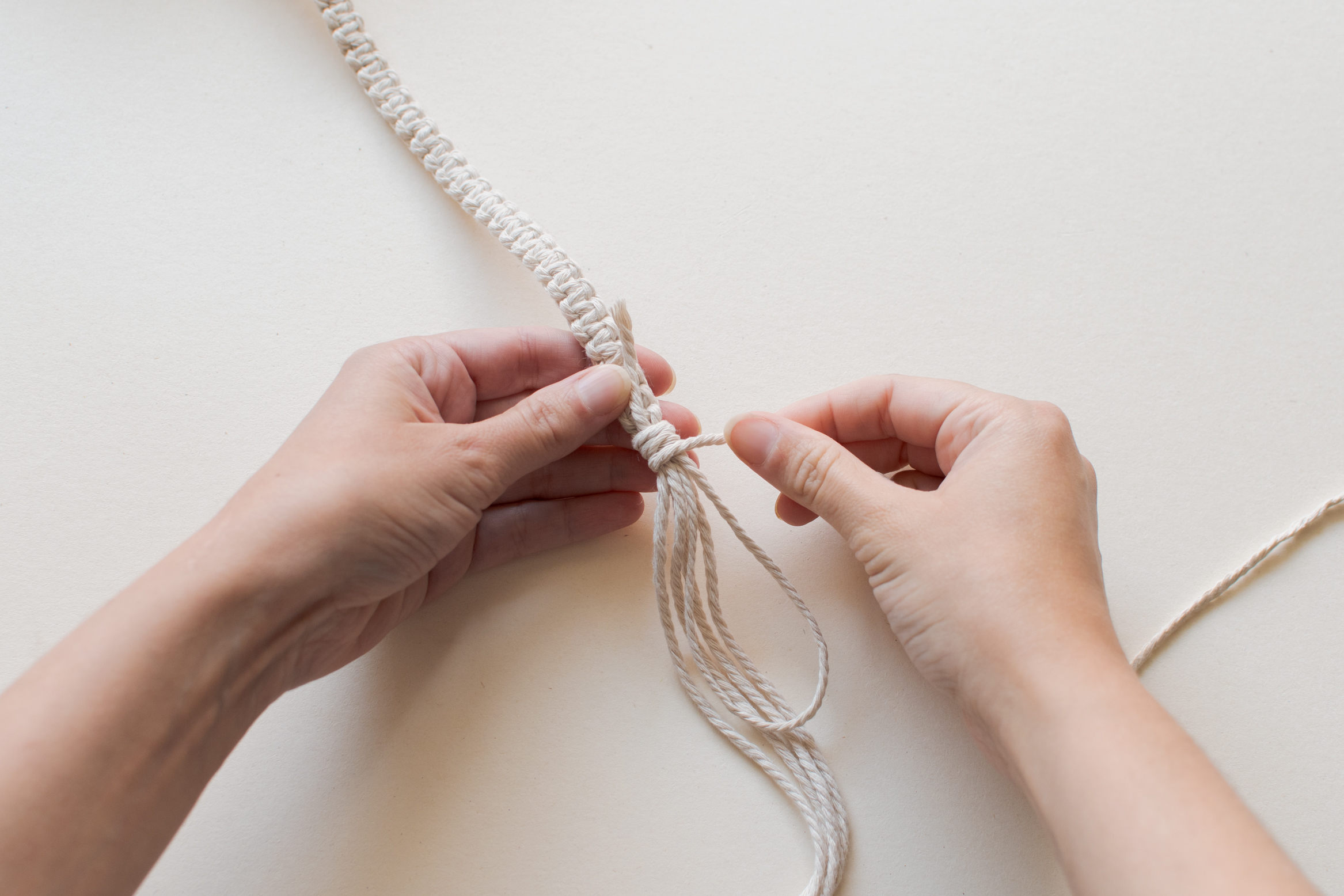 RÉPARER L'ANSE D'UN SAC GRÂCE AU MACRAMÉ Les yeux en amande
