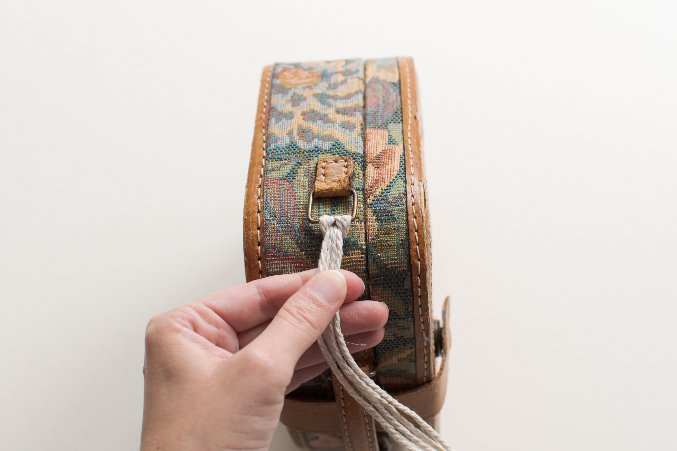 RÉPARER L'ANSE D'UN SAC GRÂCE AU MACRAMÉ Les yeux en amande