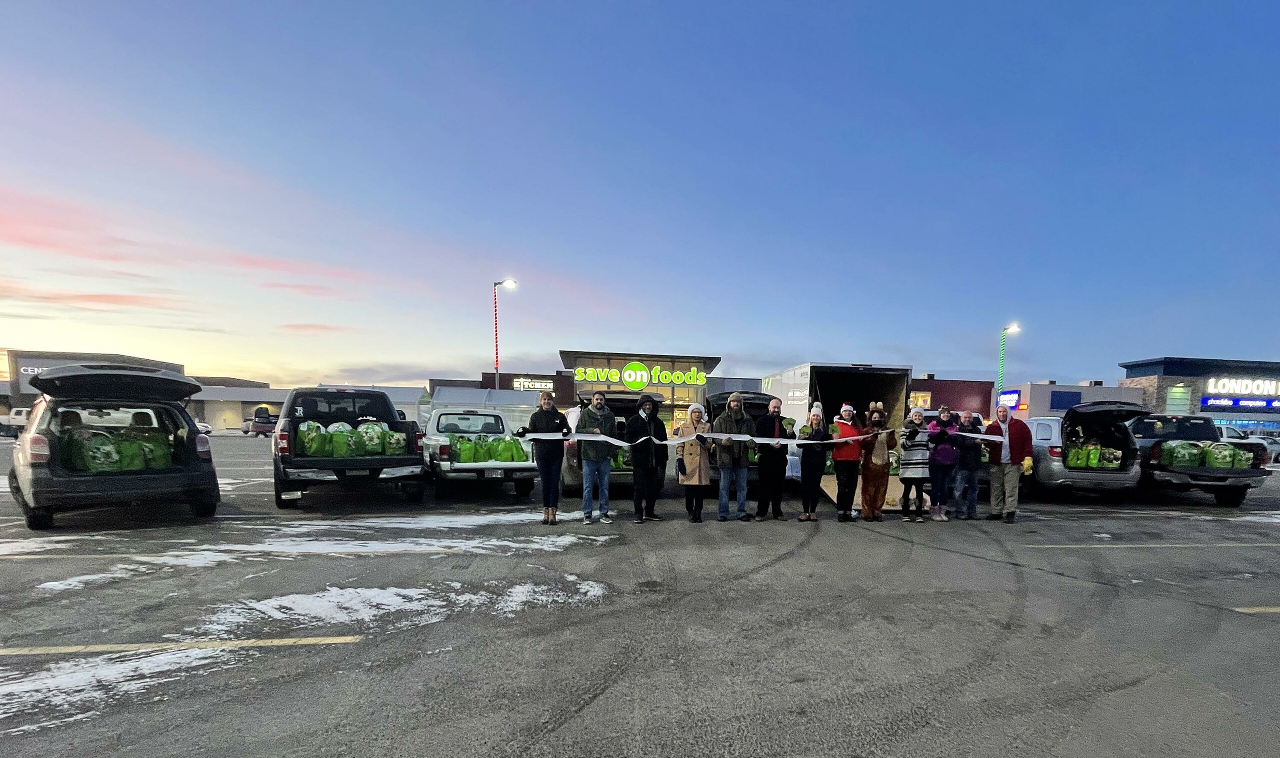 Victoria Park and Save On team up for annual Christmas hamper event